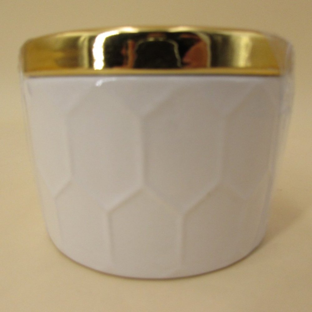 🍍🍍🍍 3 / $15 White / Gold Ceramic Lidded Trinket Box